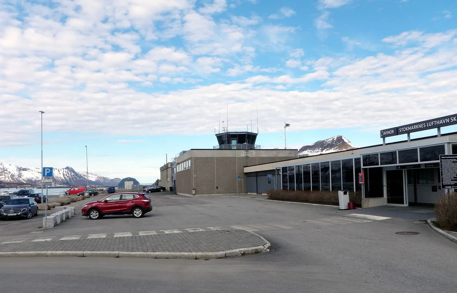 Stokmarknes Airport, Skagen terminal and control tower exterior