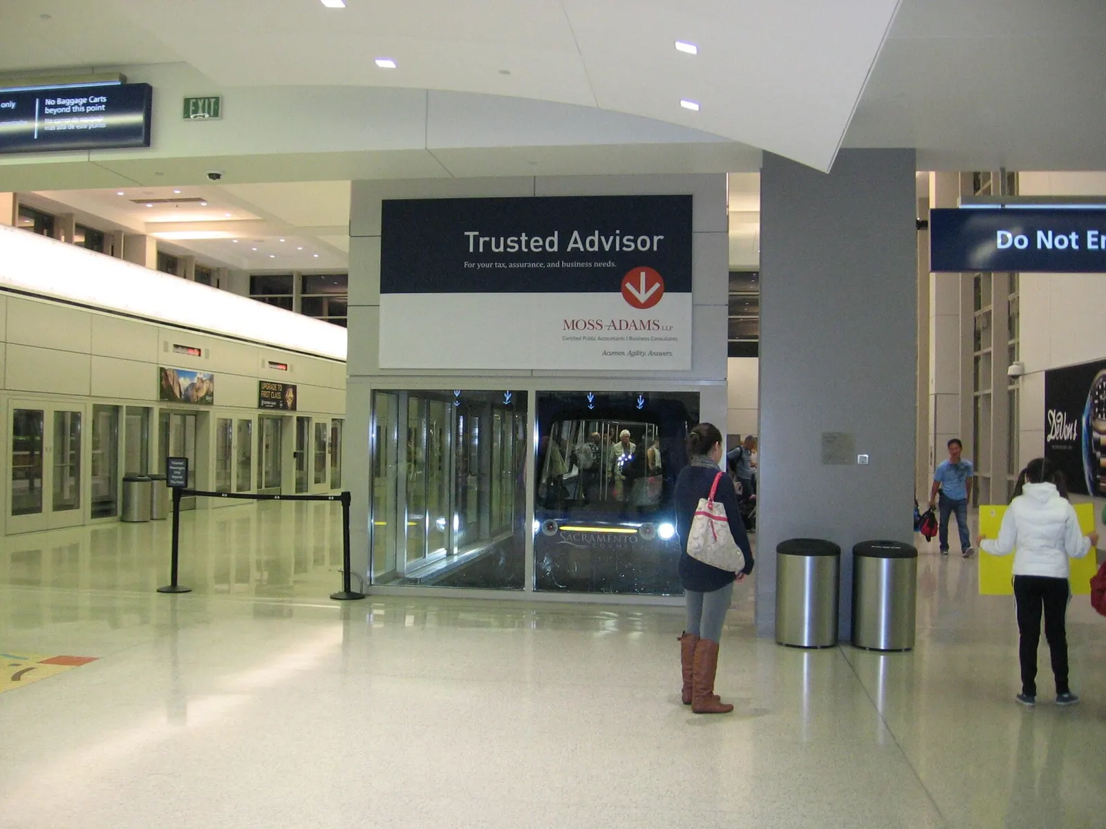 Interior of new Central Terminal B at the Sacramento International Airport in Sacramento County, California, USA. This is one of two stations for the new people mover that runs between Central Terminal B and Concourse B.