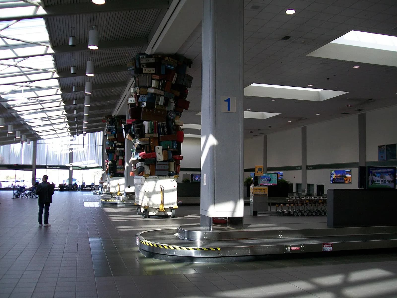 en:Baggage claim in Terminal A at the en:Sacramento International Airport