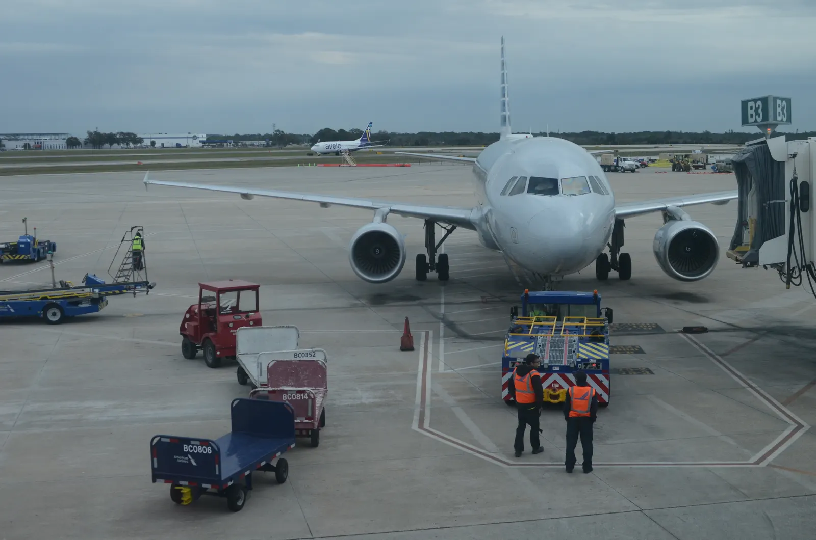 American Airlines aircraft at Gate B3 of Sarasota–Bradenton International Airport in January 2024