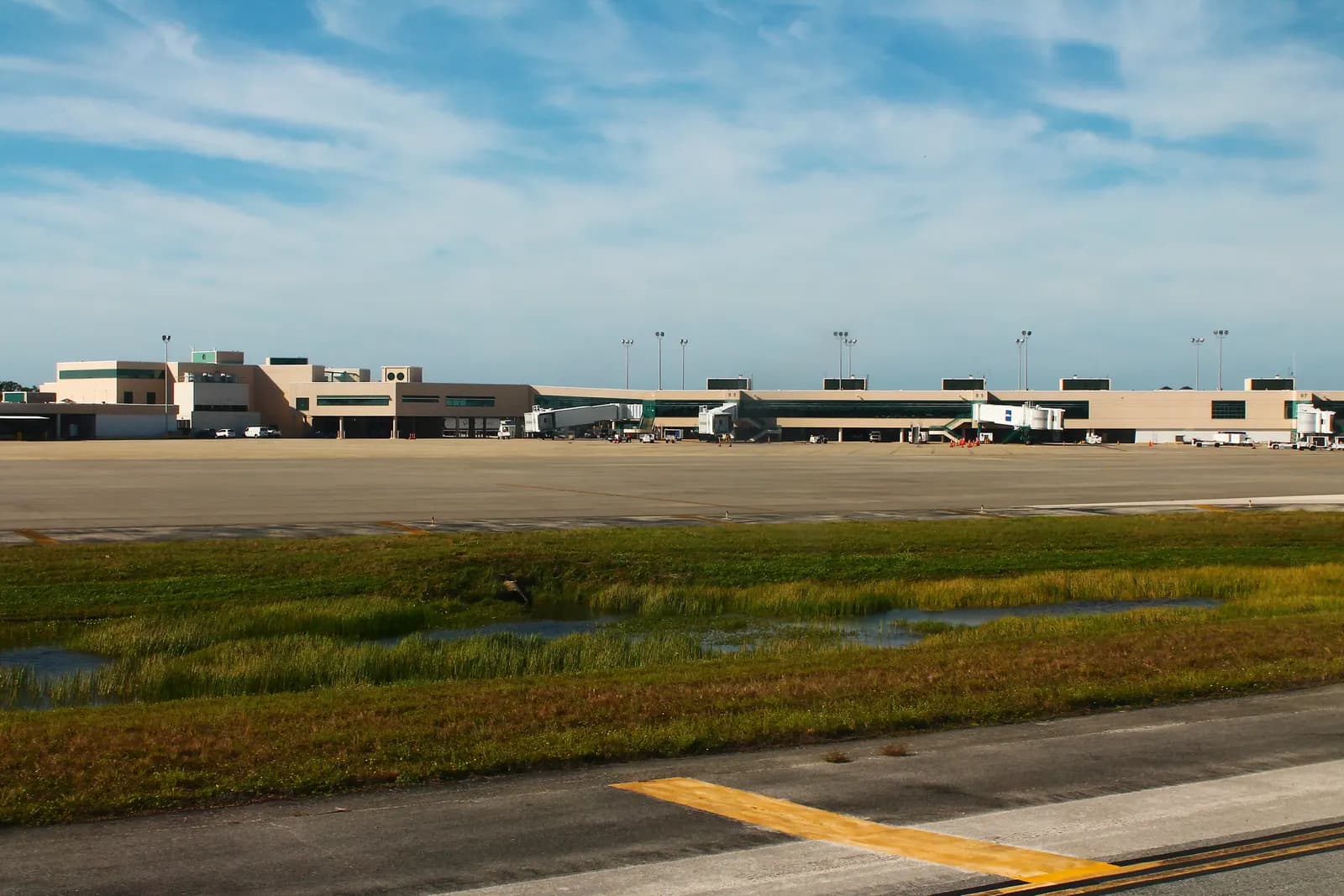 Concourse B airside facade at Sarasota–Bradenton International Airport in December 2015