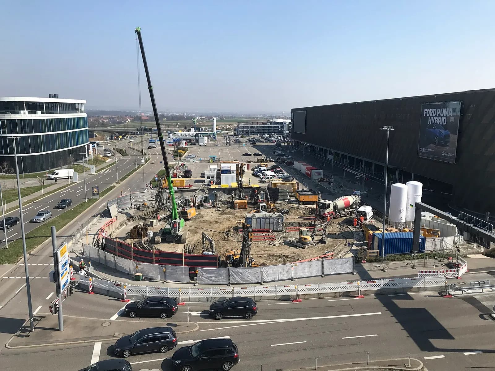 A construction site at the future Filderbahnhof long-distance and regional rail station on the airport and trade-fair grounds.