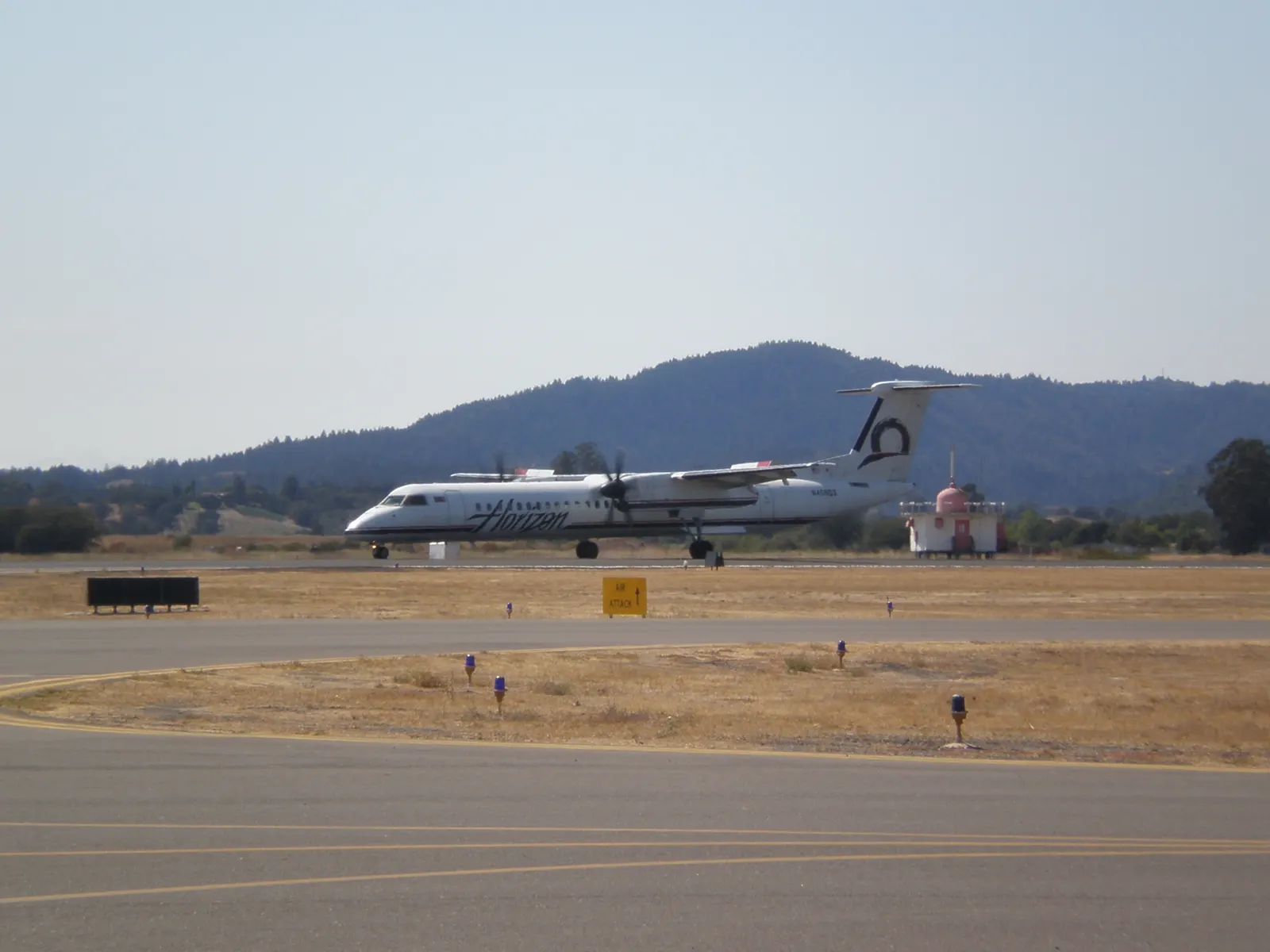 Horizon Air Bombardier Q400 taxiing at Charles M. Schulz–Sonoma County Airport on 17 August 2008. Historic leftover fleet.