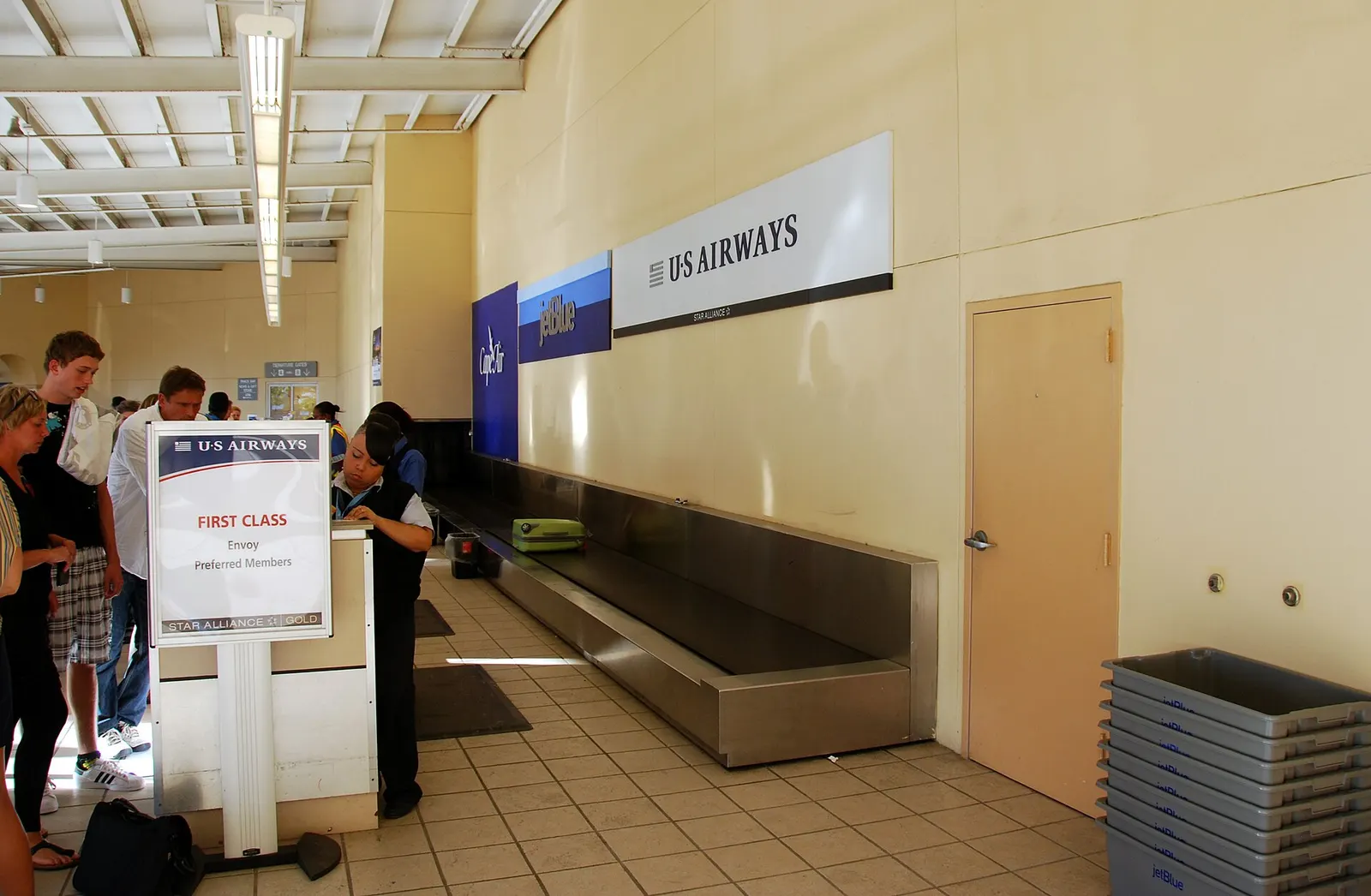 Check-in hall inside Henry E. Rohlsen Airport