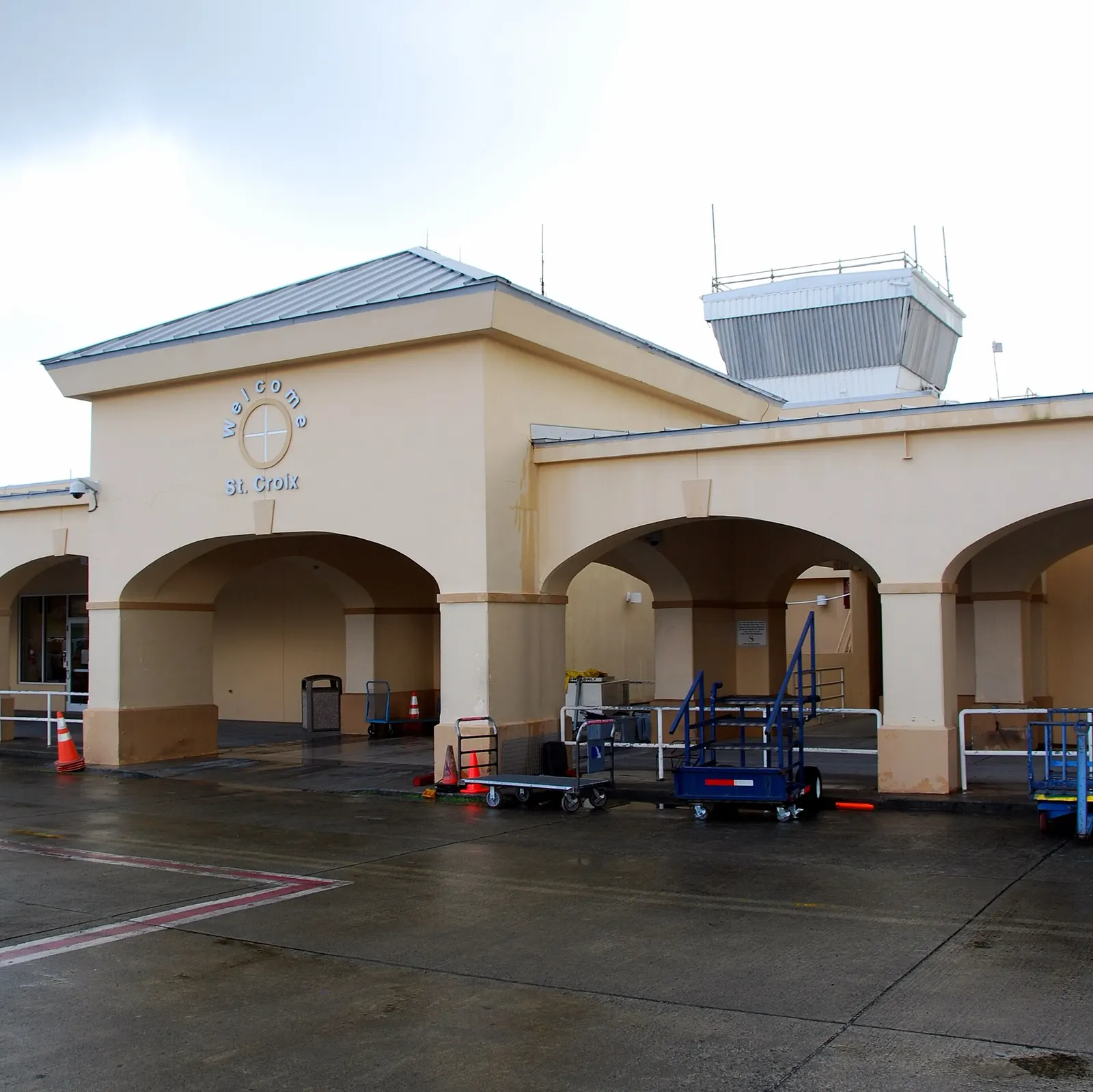 Control tower and arrivals curb at Henry E. Rohlsen Airport