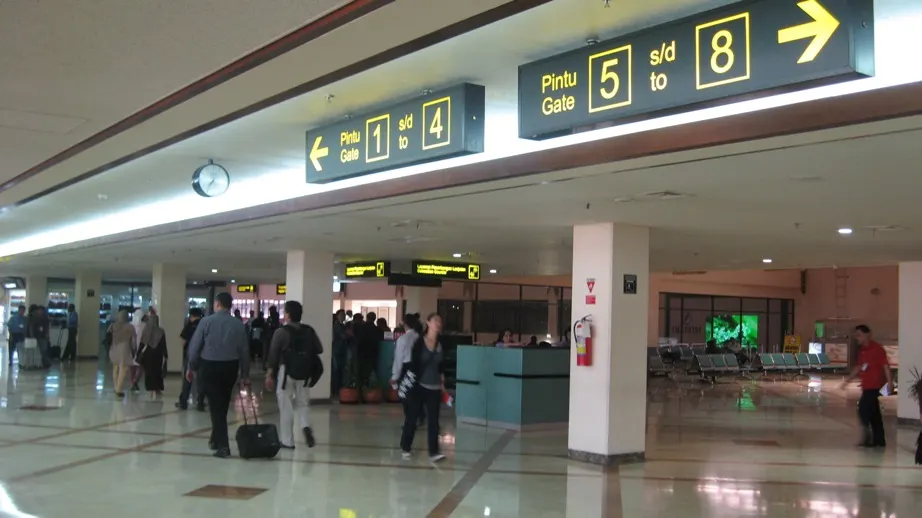 Domestic gate wayfinding at Juanda — Pintu Gate 1 s/d 4 and Gate 5 s/d 8