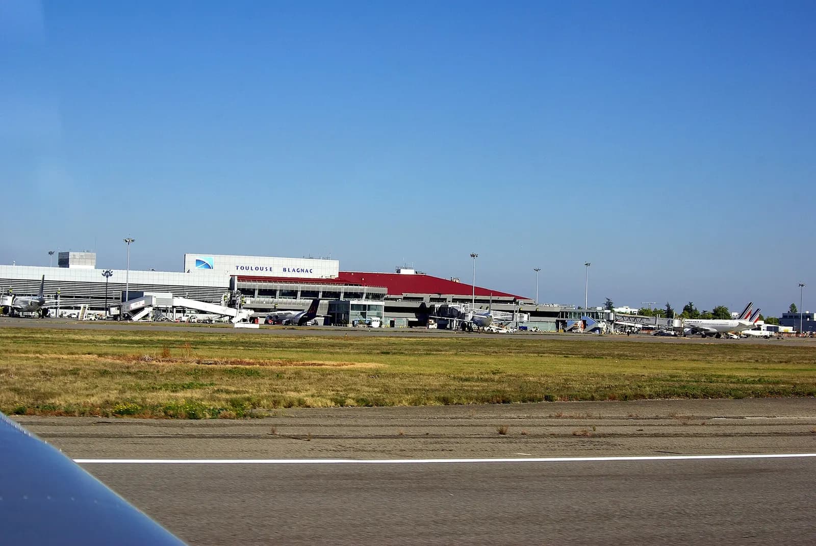 Airside / runway side of Toulouse-Blagnac Airport.