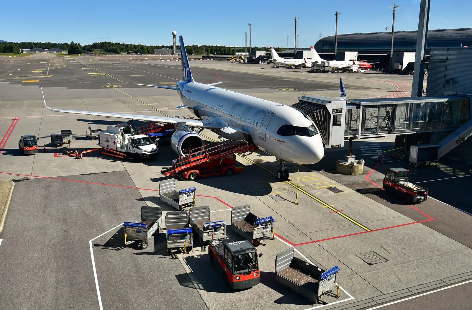 Scandinavian Airlines Airbus A320-251N SE-RZD Disa Viking pauses at Oslo Airport, Gardermoen (OSL/ENGM), near Oslo, Norway, between arriving from Bergen Airport, Flesland (BGO/ENBR), Norway, as SK252 and departing for Tromsø Airport (TOS/ENTC), Norway, as SK4416