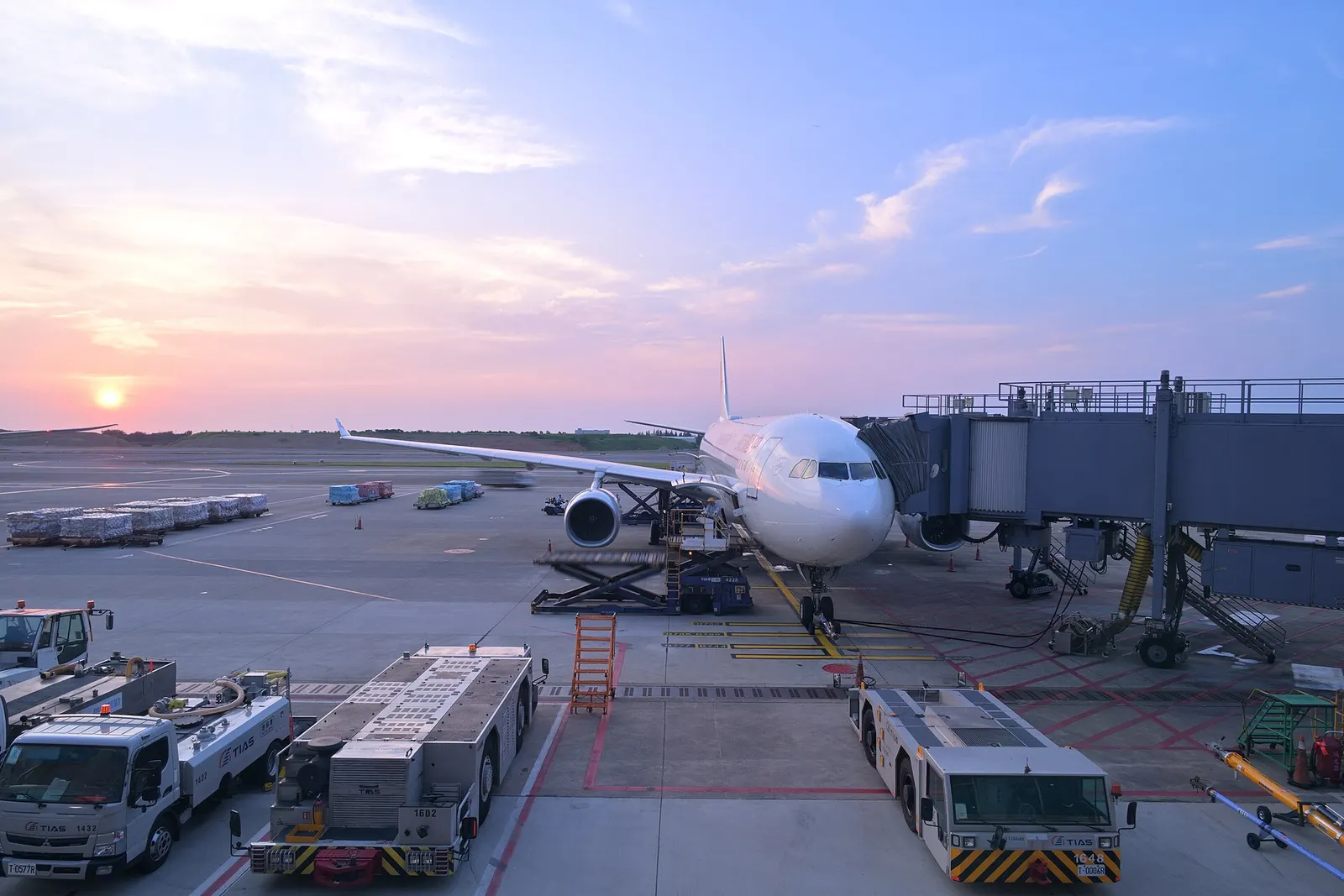 A China Eastern Airbus A330 sits parked at gate D3 with jet bridge attached, ground equipment nearby, and the terminal building behind it.