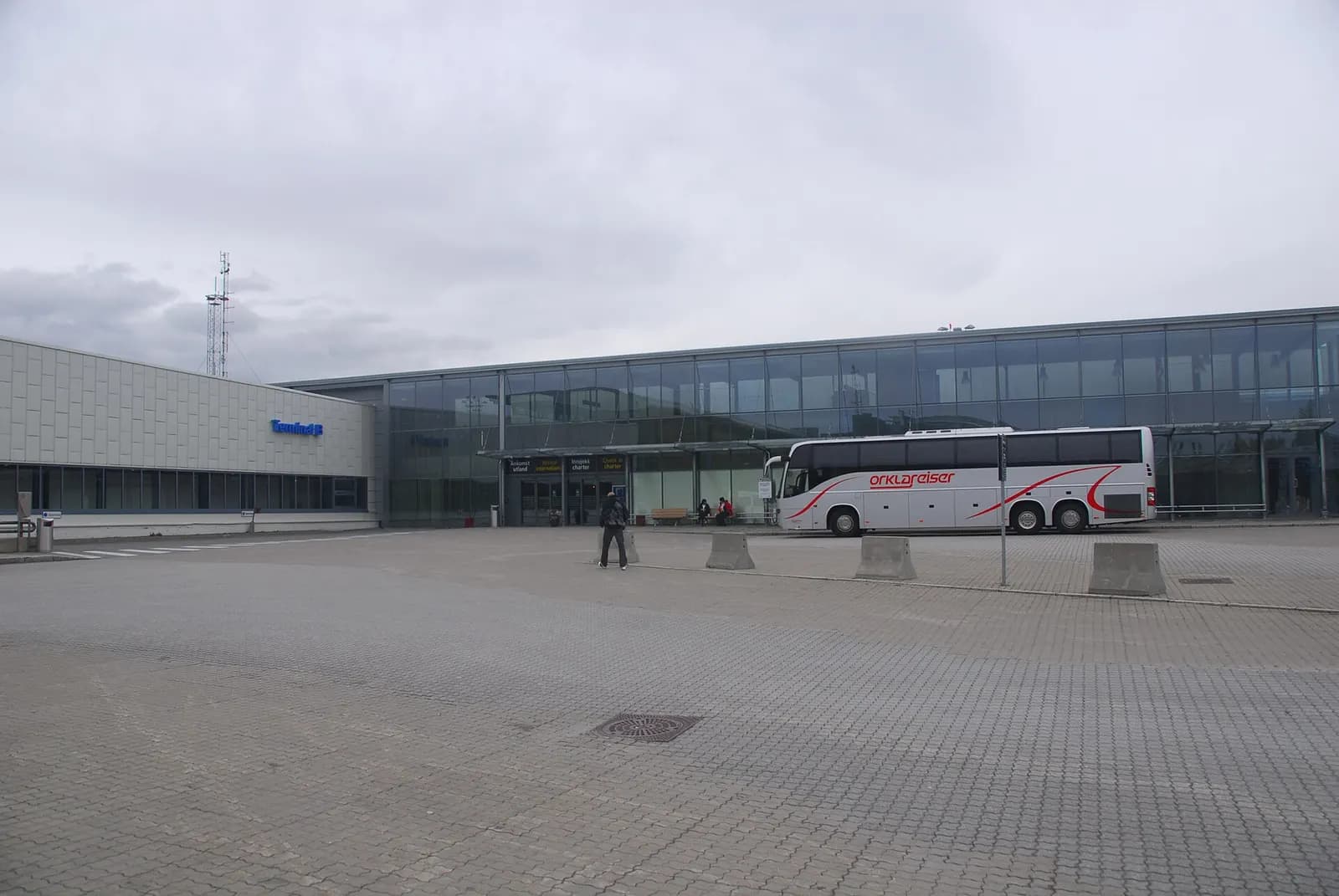 Terminal B of Trondheim Airport, Værnes in 2009. This was, with a different facade, the main terminal from 1982 to 1994.