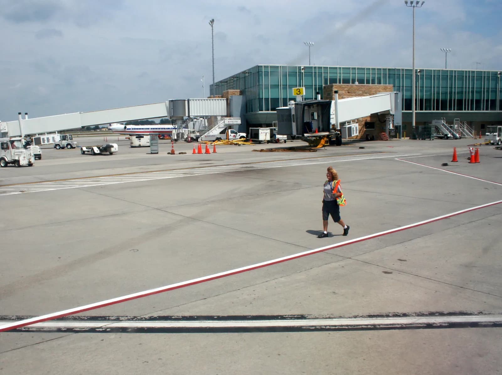2011 airside concourse at McGhee Tyson Airport looking toward Gates 3–5