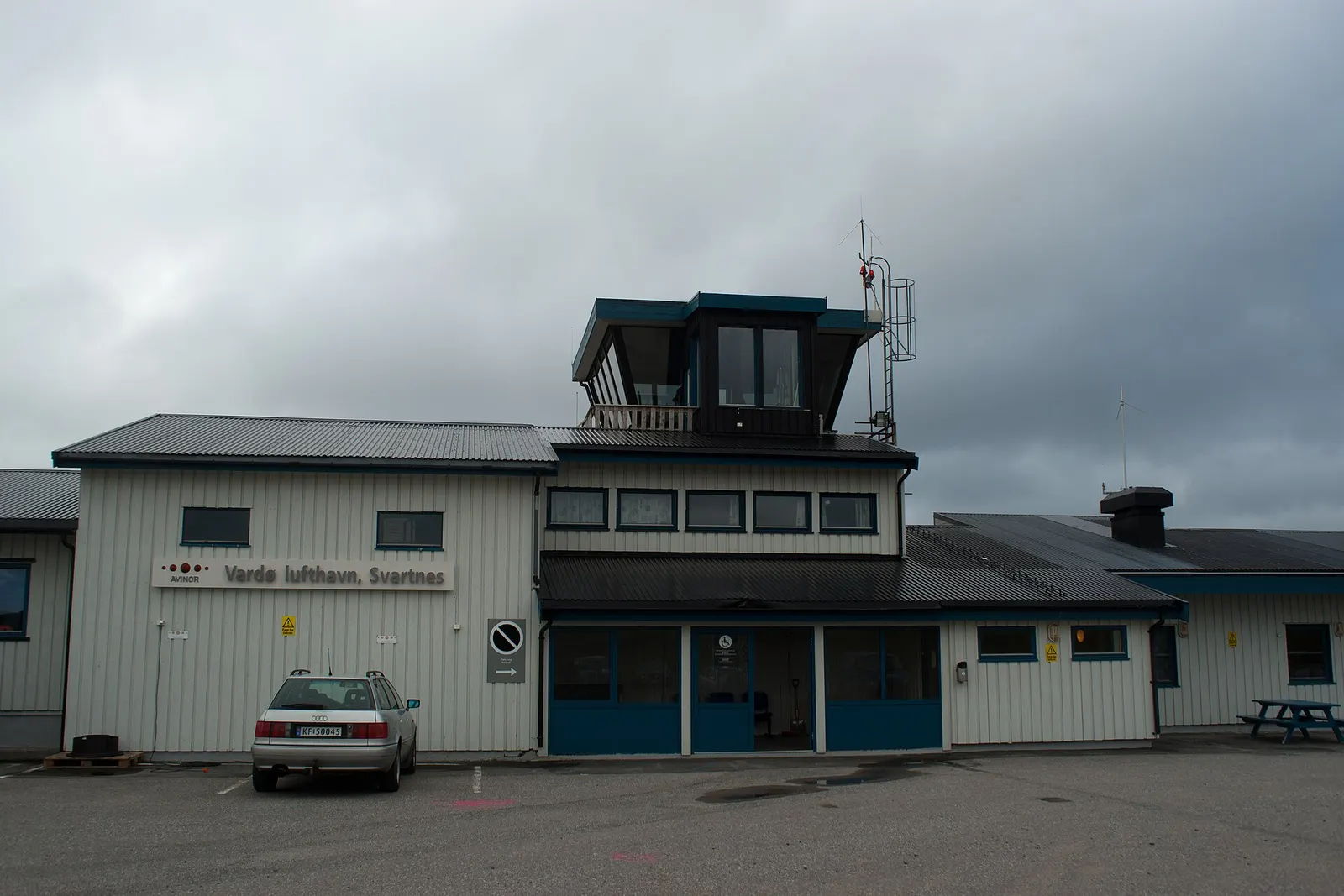 Vardø Airport, Svartnes terminal and apron
