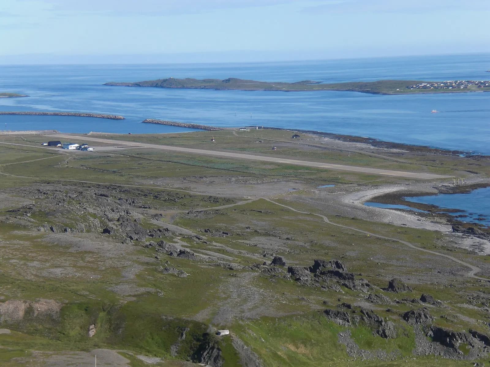 Overview of Vardø Airport, Svartnes