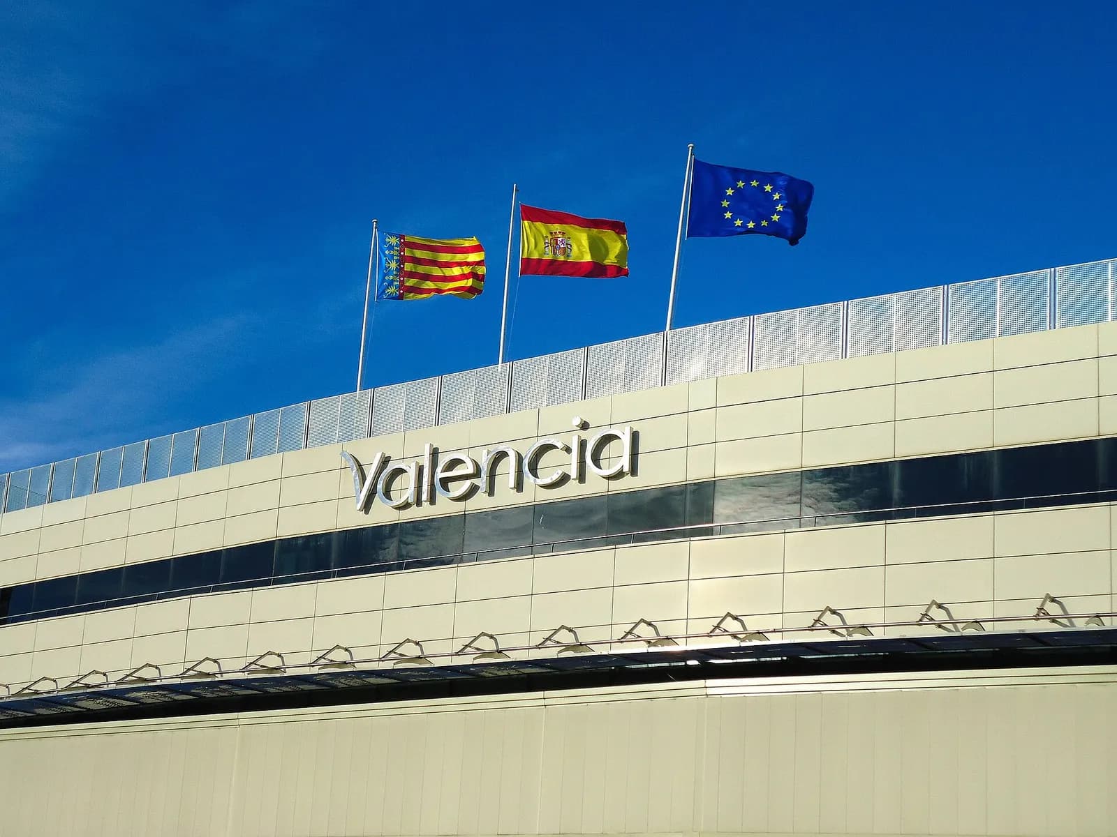 Wide exterior view of Valencia Airport’s passenger buildings.