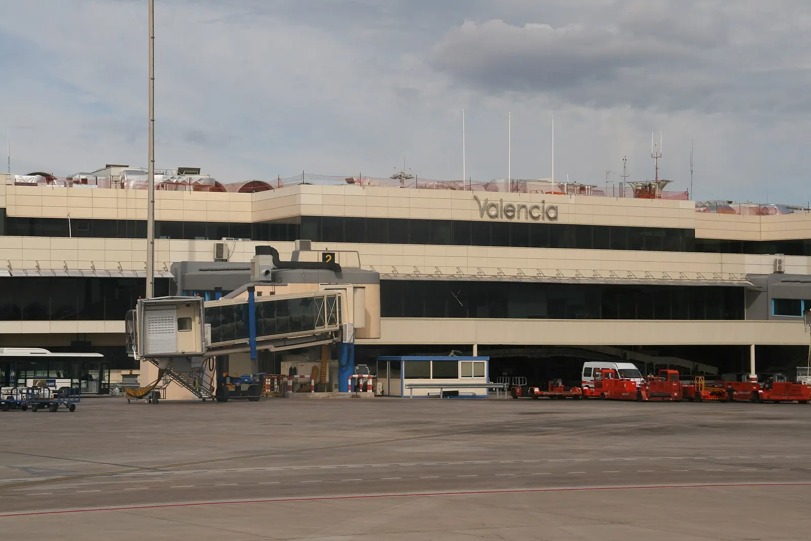 Valencia Airport terminal and airside edge from the landside approach.