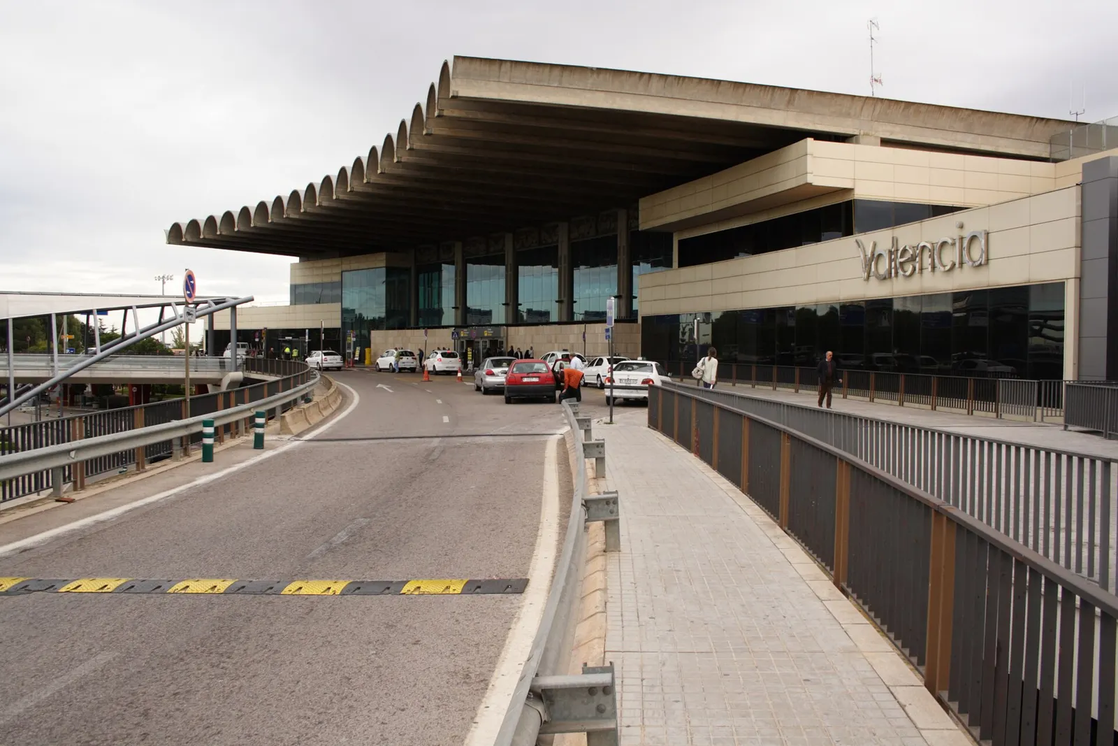 Main passenger terminal exterior at Valencia Airport (Manises).