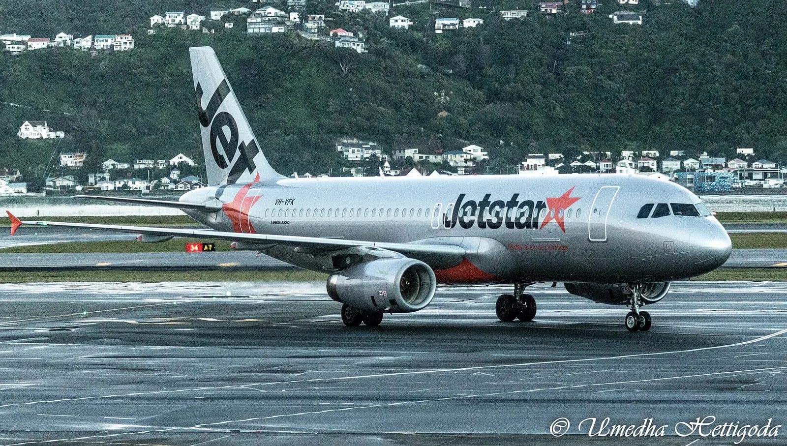 Jetstar Airbus A320 VH-VFK at Wellington Airport