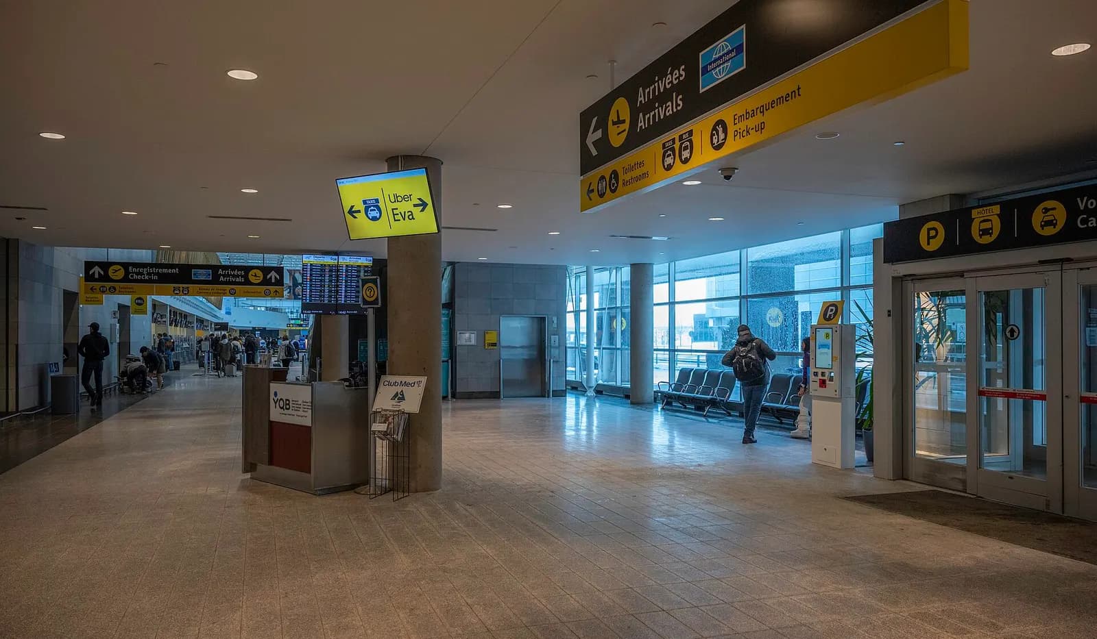 YQB arrivals curb and passenger pickup lanes in front of the terminal