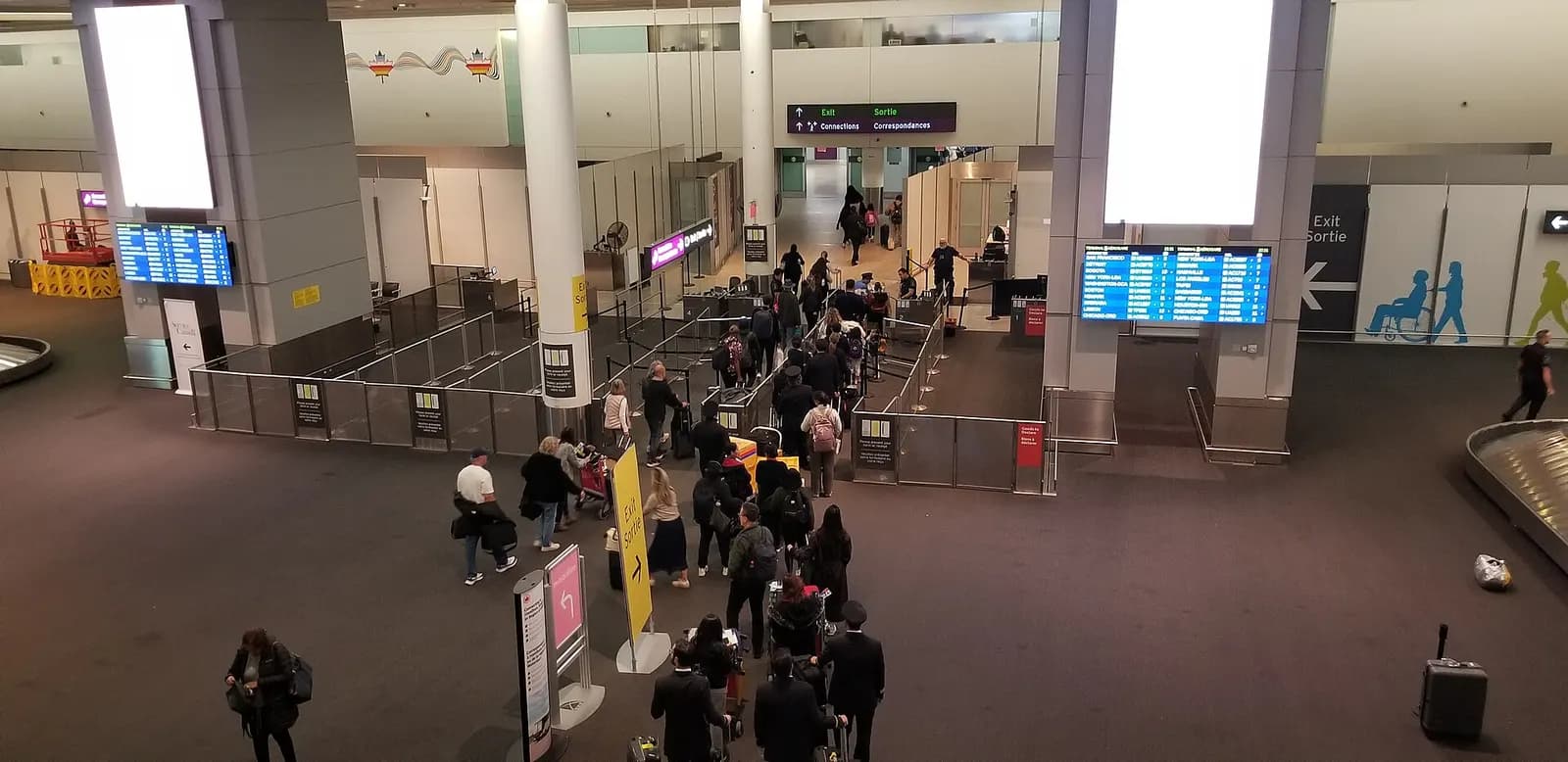 Exit of baggage claim carousels at Terminal 1 of Toronto Pearson International Airport (YYZ)